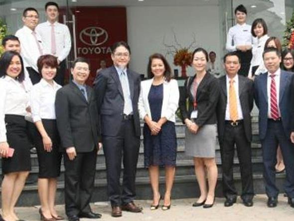 Tổng giám đốc công ty Toyota Việt Nam đến thăm và làm việc tại Toyota Thăng Long